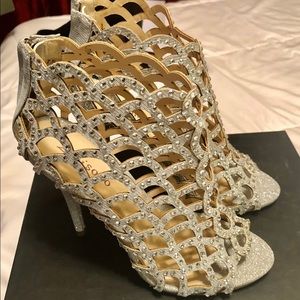 Woman’s fashion rhinestone sandals